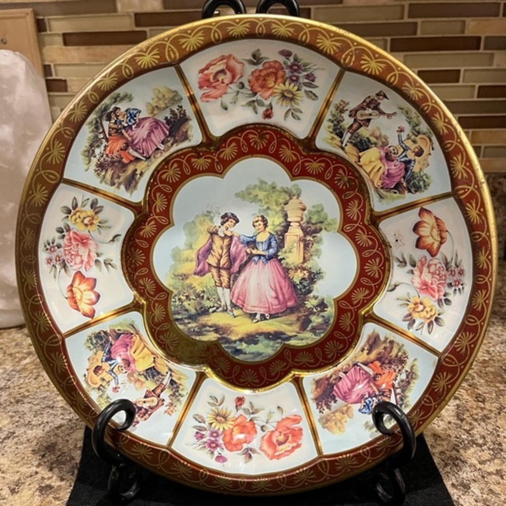 Vintage 1971 Daher Floral Metal Tray Featuring Courting Couple
